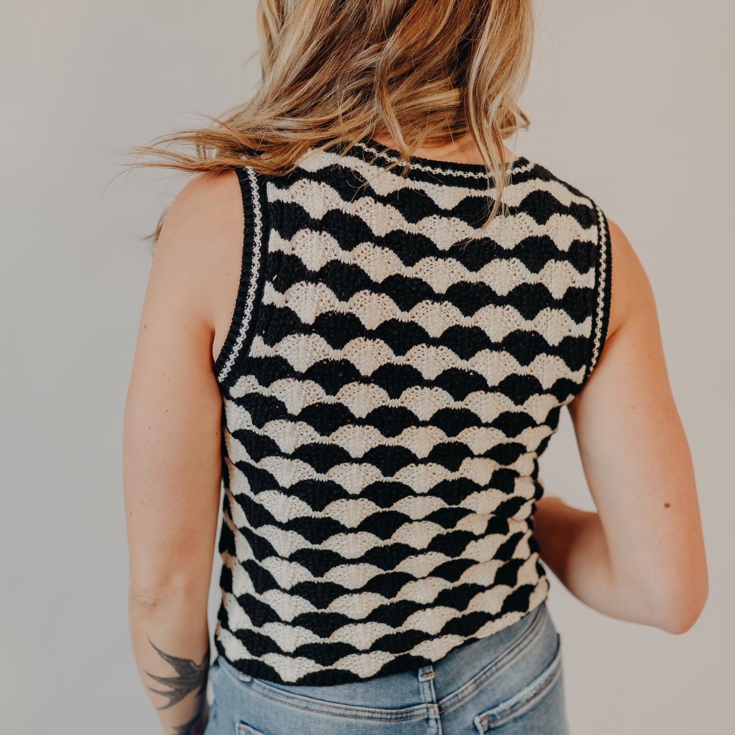 Blu Pepper | Scallop Pattern Vest | Black