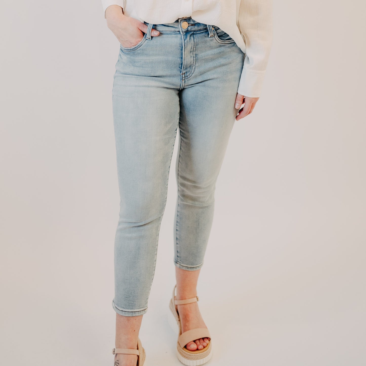 KUT | Catherine High Rise Straight Jean | Conscious