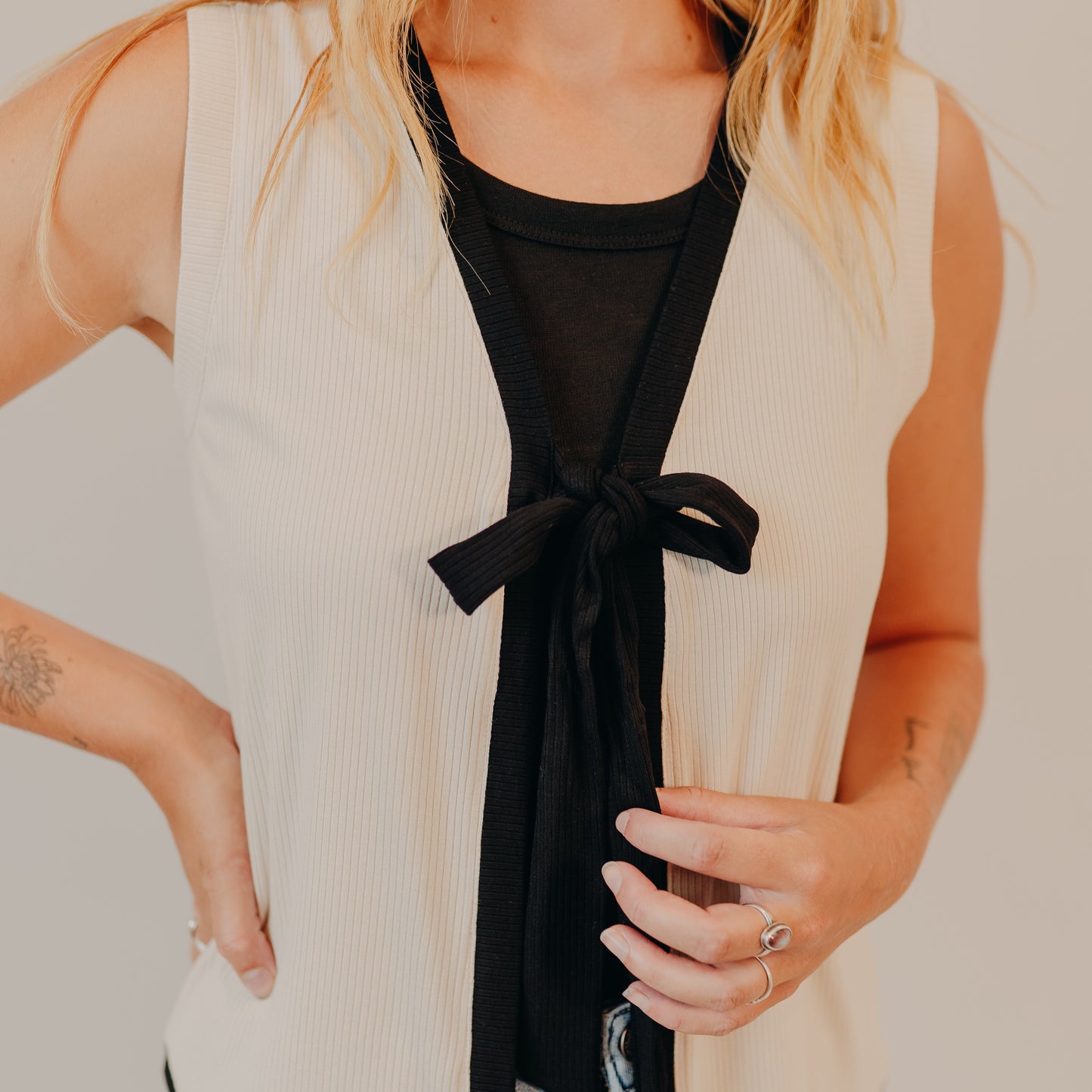 Doe & Rae | Contrast Front Tie Top | Lt Sand