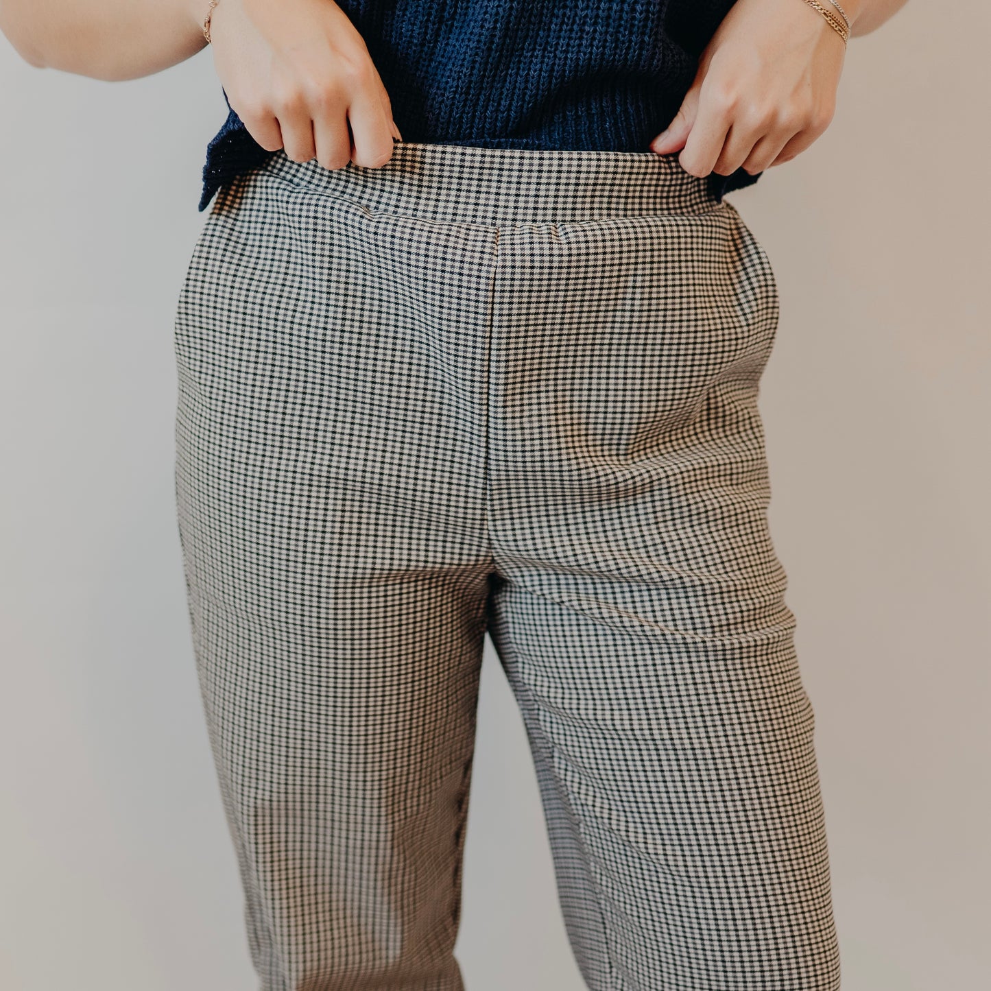 Gilli | Pleated Check Pants | Beige Grey