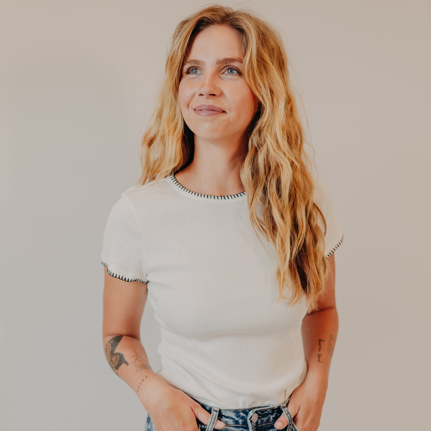 Doe & Rae | Jersey Tee w/Blanket Stitch | Off White