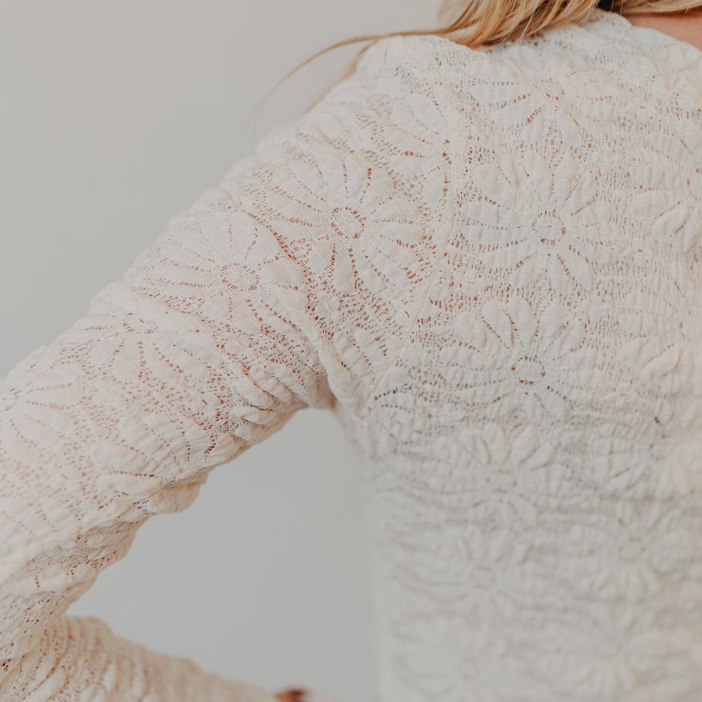 Gilli | Round Neck Texture Knot Top | Ivory